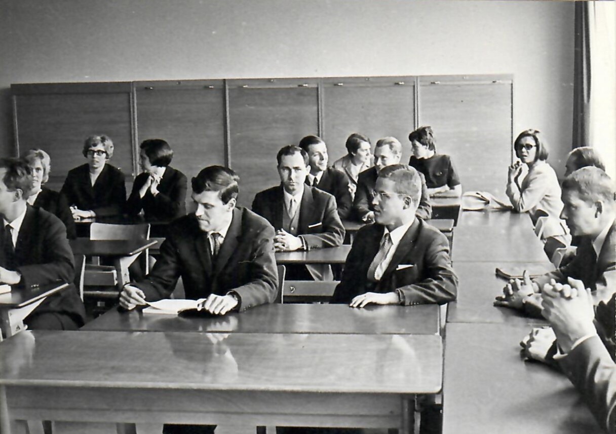 images/Unser%20Seminar/Seminarchronik/1968_Erffnung_Wollenweberstr.jpg#joomlaImage://local-images/Unser Seminar/Seminarchronik/1968_Erffnung_Wollenweberstr.jpg?width=1216&height=856